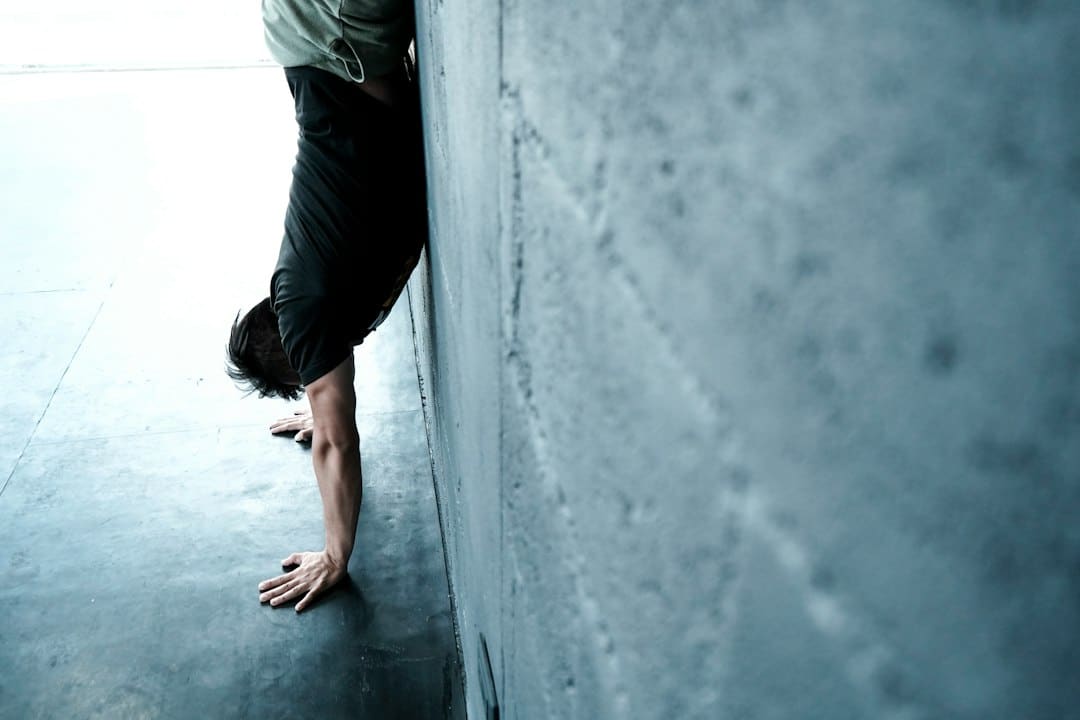 Illustration : Apprendre le handstand : équilibre et progression